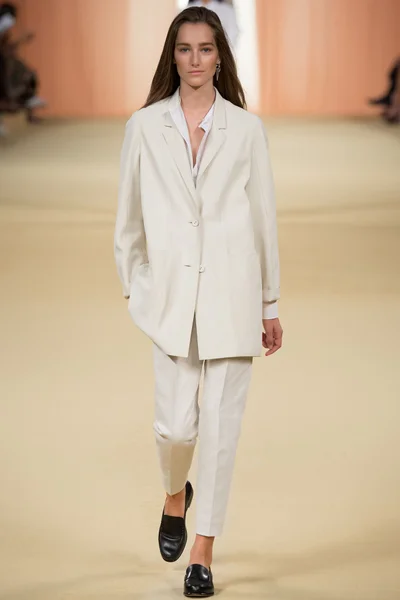 Look 8